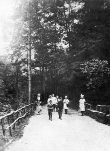 Children enjoy the Glen Stewart ravine circa 1910. PHOTO: City of Toronto Archives, Fonds 1244, Item 7231